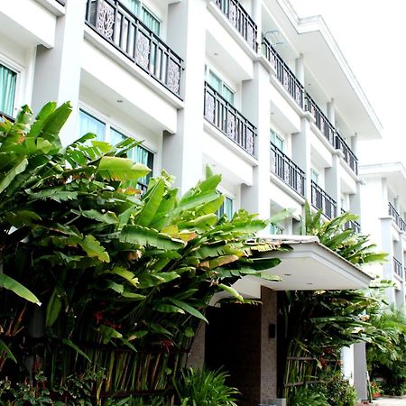 14 Resort Bangkok Buitenkant foto