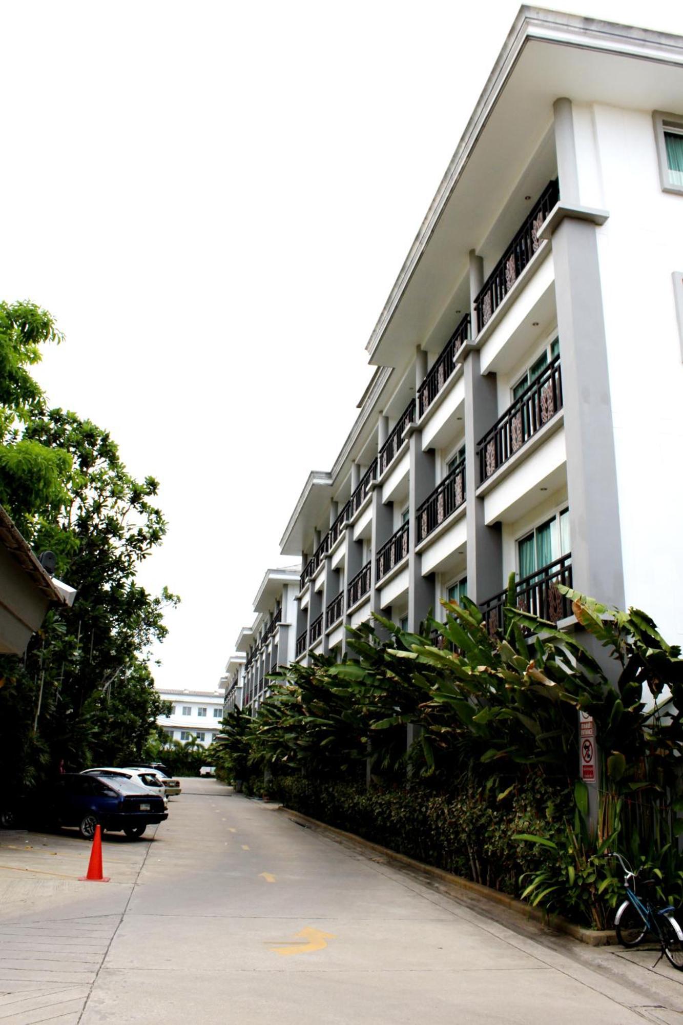 14 Resort Bangkok Buitenkant foto
